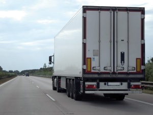 Postęp ws. zmian w dyrektywie o delegowaniu. Ale niepewny los kierowców transportu międzynarodowego