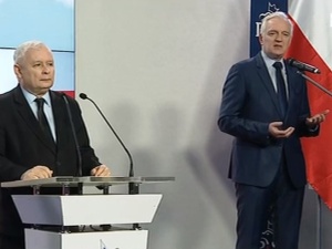 Jarosław Kaczyński z uśmiechem skomentował sporą utratę poparcia PiS w sondażu dla TVN