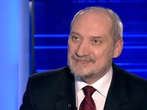 Antoni Macierewicz: Siemoniak trzy razy chyba zmieniał założenia techniczne na przetarg na śmigłowce