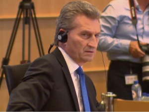 Günther Oettinger: Chcemy, by w przyszłym budżecie UE jako warunek zapisano przestrzeganie praworządności