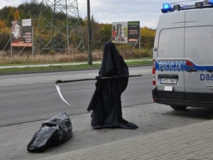 Bądź ostrożny - śmierć już czeka przy drodze!