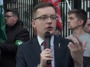 [video] Protesty pod ambasadą USA w Polsce. Powód - ustawa 447