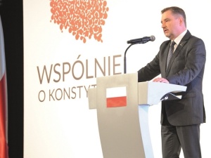 Konstytucja bardziej społeczna. "Wniosek o referendum konsultacyjne zostanie złożony"