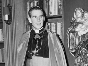 Abp Fulton Sheen: "Jeśli Boga nie ma, dlaczego nienawidzę Chrystusa?"