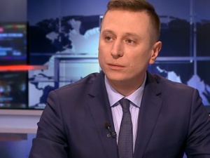 Poseł Brejza: "Usiłowano zabić moją rodzinę". Tymczasem koło jego domu palił się... toi-toi