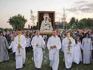 ks. Grzegorz Krzysztofik: Matka Boża kocha nas i otacza nasz naród płaszczem swojej opieki