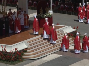 Kard. Krajewski: Widziałem klucz żurawi, ale Rysia w paliuszu jeszcze nie...