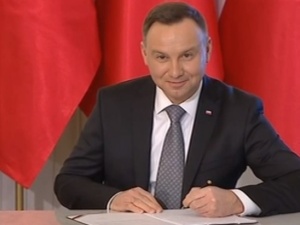 Prezydent Andrzej Duda podpisał pięć ustaw, w tym obniżającą uposażenie parlamentarzystów