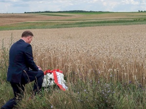 "Buszujący w zbożu", "Ponury żniwiarz". Followersi B.Wielińskiego [GW] kpią z wizyty A. Dudy na Wołyniu