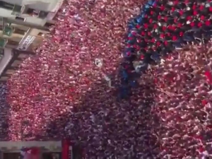 [video] Niezwykły widok! Chorwacja przygotowuje się do meczu finałowego. Ulica śpiewa i tańczy razem