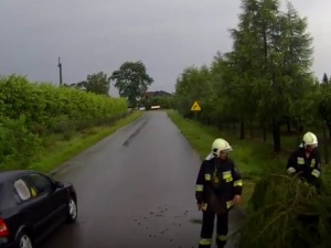 Burze nad Polską. 1600 interwencji, uszkodzone budynki, zniszczone samochody