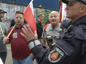 [Nasza fotorelacja] "Obrońcy demokracji" pod Sejmem