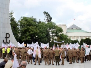 Leśnicy zaprotestowali. Lasy Państwowe jednak nie wejdą do spółki Polskie Domy Drewniane