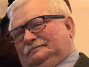 Wałęsa pokazuje kontrowersyjny film - politycy PiS jako komunistyczni zbrodniarze, Macierewicz - Leninem