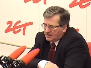 Komorowski: Z powodu kosmitów też będziemy robili ekshumacje ofiar katastrofy smoleńskiej?