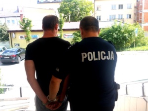 Pedofil obmacywał dziewczynkę w centrum handlowym. Jest już w rękach policji