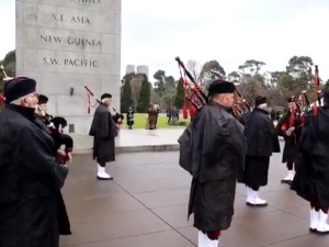 [video] Australijscy "Rats of Tobruk" grają polski hymn. Piorunujący efekt