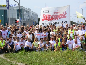 Protest Solidarności z Makro przed siedzibą METROGRUP w Warszawie