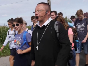 [video] Abp Ryś na pielgrzymce: "Czekaj dziadu, dopadnę cię po kolędzie". Szokująca historia