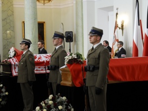 Ponowny pochówek Lecha i Marii Kaczyńskich. W uroczystości wezmą udział Andrzej Duda i Beata Szydło