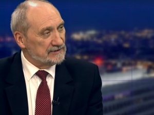 Antoni Macierewicz: "Dzisiaj w 42. rocznicę powstania KOR dziękuję swoim (...) koleżankom i kolegom"