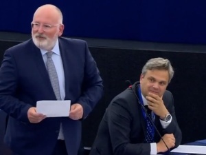 Korespondent RMF: Timmermans przyznał, że jego celem nie jest rozstrzygnięcie ws. Polski, ale nękanie jej