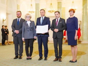 Prezydent Andrzej Duda podpisał dziś tzw. ustawę podwyżkową dotyczącą pracowników służby zdrowia