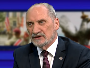 Macierewicz odpowiada Piątkowi:  "Najbardziej obrzydliwy jest atak na moją żonę". Będzie proces?