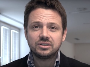 [Wideo] Trzaskowski najwyraźniej się pogubił. Narzeka, że PiS nie chce finansować mostów, a wcześniej...