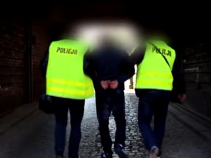 Handlowali Polakami w Wielkiej Brytanii. Dziś zatrzymani przez policję