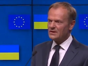 Tusk znowu straszy Polexitem