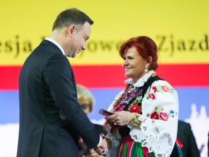 Prezydent Andrzej Duda odznaczył działaczy NSZZ Solidarność na XXVIII Krajowym Zjeździe Delegatów