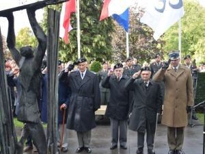 Ostatni żyjący "Maczkowcy" oddali hołd swojemu dowódcy