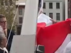 [video] Na budynku rady miasta Jersey City zawisła polska flaga