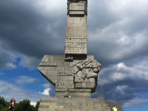 Jerzy Bukowski: Kot ocierający się o Pomnik na Westerplatte. Skandaliczny kalendarz