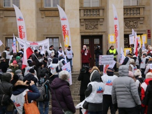 Dolnośląska Sekcja Oświaty i Wychowania "S" pikietowała dziś we Wrocławiu