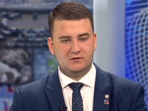 Misiewicz znów rzecznikiem MON i szefem gabinetu politycznego Macierewicza. Prokuratura umorzyła śledztwo