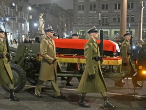 [Nasza Fotorelacja] Przejście konduktu z ciałem śp. Jana Olszewskiego