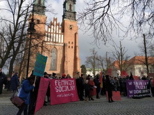 Szymon Woźniak:Postępowa pięść do nosa polskich kobiet. Zamiast kwiatków garść statystyk