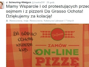 Nawet pizzeria odcina się od "obrońców demokracji"