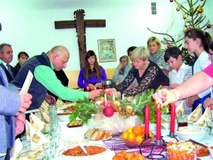 Nieobecnych pojawią się cienie... Jak przeżyć Święta bez bliskich?