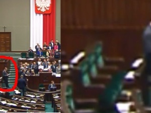 "Obrońca demokracji" przegląda notatki Jarosława Kaczyńskiego w ramach jakiego rodzaju wolności?!!!