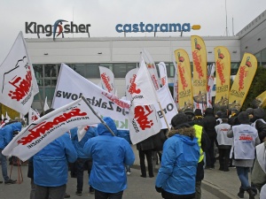 [Nasza Fotorelacja] Solidarność protestowała pod Castoramą