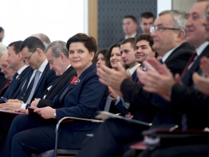 Rząd Beaty Szydło z najwyższym wynikiem od początku urzędowania