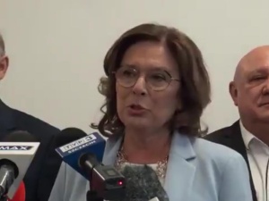 [video] Kidawa-Błońska podczas konferencji myli dane. To wynik braku kartki?