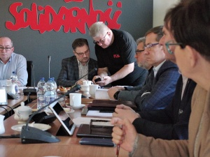 „Solidarność” krytycznie o projekcie PO: w języku prawnym nie występuje pojęcie „wynagrodzenie brutto”