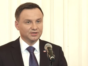 Prezydent Duda na wspólnej konferencji z minister Rafalską w/s propgramu 500+: Gratuluję!