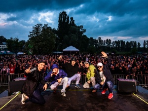 [video] JWPBC prosto z nowojorskiego 5POINTZ! "Wszyscy chcą się bawić" drugim singlem z albumu "Koledzy".