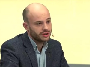 Śpiewak: "Dostał pół roku więzienia za okłamanie sądu i próbę kradzieży kamienicy. SN zawiesił mu karę"