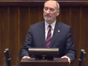 Macierewicz: Te śmigłowce będą dostarczone wojsku na czas, prędzej niż przewidywał to wasz terminarz